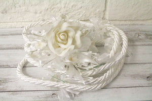 White Accent Traditional Lasso
